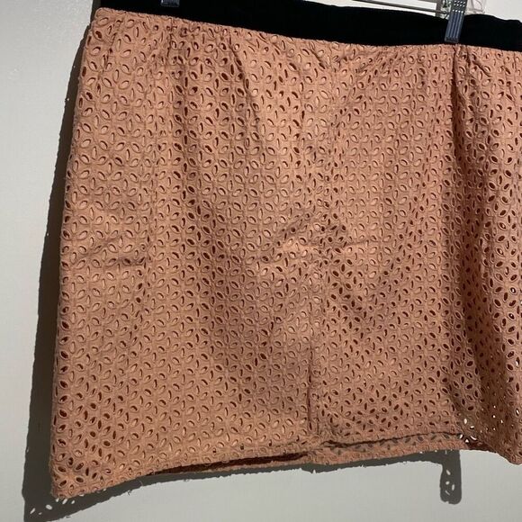 Ann Taylor Loft Women's Brown Eyelet Lace Mini Skirt Size 14 - Picture 3 of 9